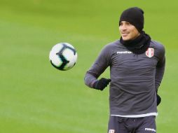 Paolo Guerrero querrá anotarle a Chile. AFP / R. Arboleda