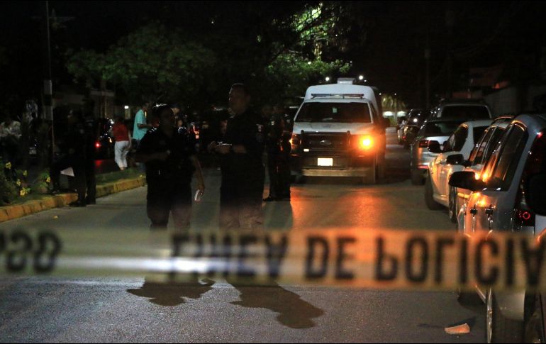 Policías custodian este miércoles la escena de la investigación tras el reporte de la desaparición. EFE/L. Cruz