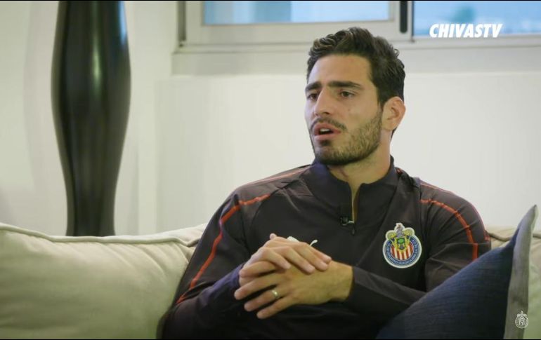 La llegada de Briseño le da al técnico Tomás Boy la posibilidad de jugar hasta con tres defensas centrales. TWITTER/@Chivas