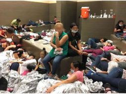 El Departamento de Seguridad Nacional divulgó fotografías donde se muestra a los migrantes en condiciones deplorables. AFP/DHS Inspector General Office