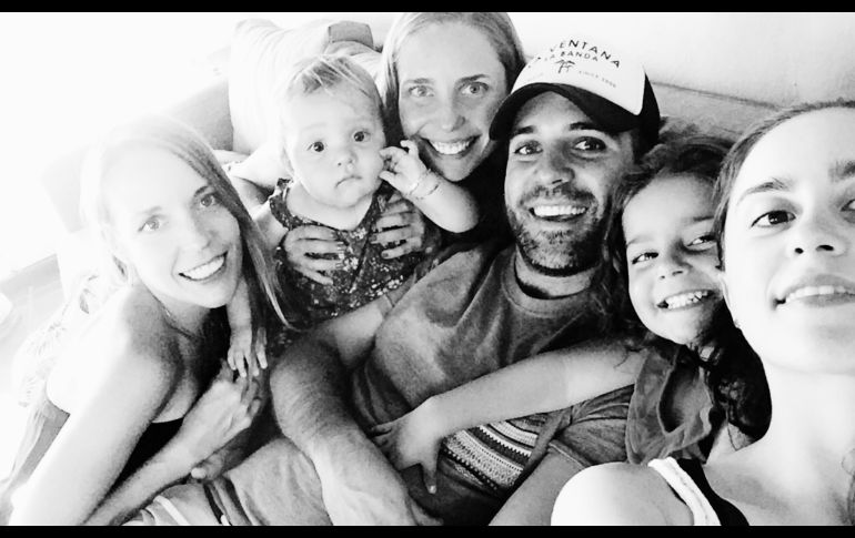 En la playa, Fernanda, Martha y Oscar Rosales. 