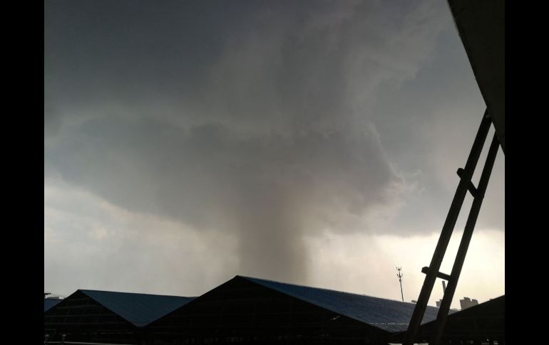 Los vientos dell tornado superaron los 82 kilómetros por hora. AFP