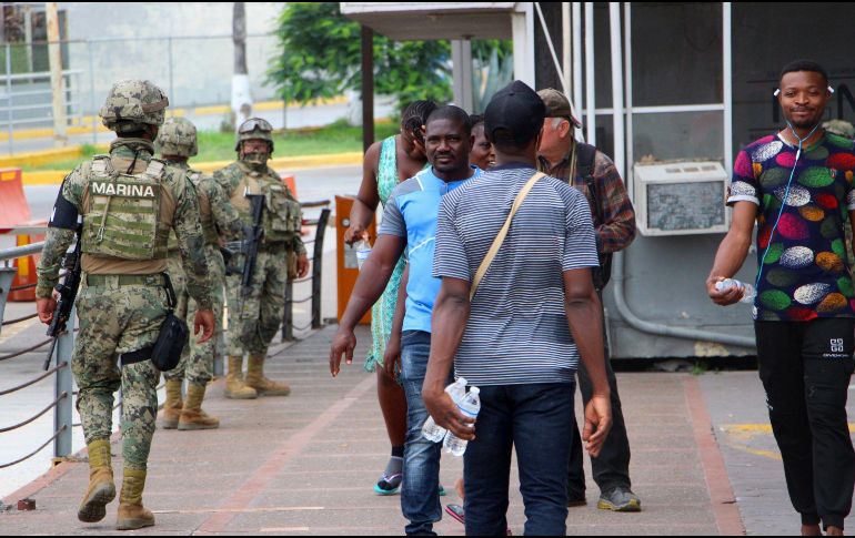 Remarcan que si bien la condición migratoria de los centroamericanos que se encuentran en territorio mexicano es temporal, el gobierno analiza un esquema especial para darles empleo. EFE/A. Pineda