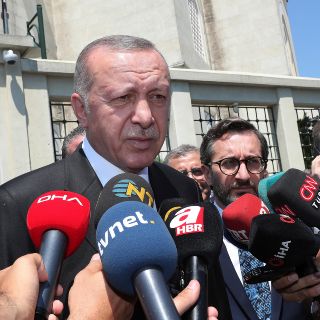 Presidente turco pide que cesen los ataques de mariscal rebelde Haftar en Libia