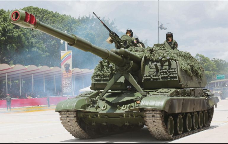 Tanques y aeronaves salieron de sus cuarteles para participar en el desfile. AFP