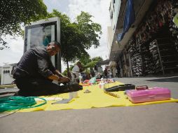 Los vendedores ambulantes no tomaron con la mejor actitud que el Ayuntamiento los retirara de la zona en la que a diario se instalan. EL INFORMADOR / F. Atilano