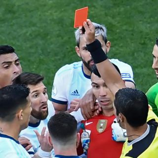 Para Scaloni es "muy evidente" que arbitraje pasó factura a Messi