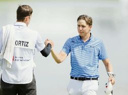 Carlos Ortiz terminó a cuatro golpes del campeón y con ello aseguró su permanencia en el PGA Tour para la próxima temporada. AFP / M. Reaves