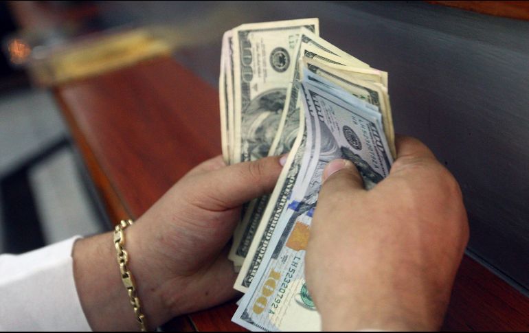 El peso mexicano pierde terreno frente al dólar estadounidense en los mercados internacionales, luego de que dimitiera de su cargo el titular de la Secretaría de Hacienda. EL INFORMADOR / ARCHIVO