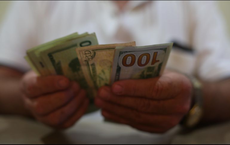 La moneda se compró en un mínimo de 18.05 pesos en bancos de la Ciudad de México. EL INFORMADOR/ARCHIVO