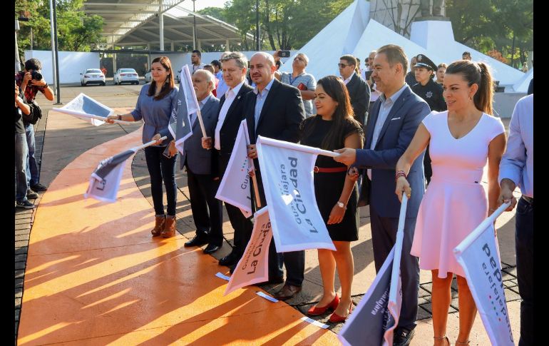 Aunado, se dio el banderazo inicial al operativo “Tapatío seguro” en el municipio donde participarán dos mil 600 elementos de la policía municipal. TWITTER/ @DelToroIsmael