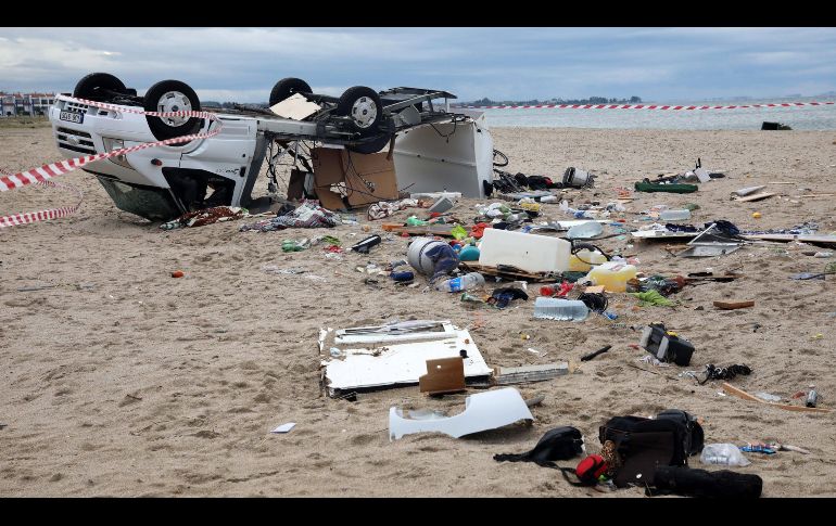 La lluvia dejó además 108 heridos tras de sí. EFE
