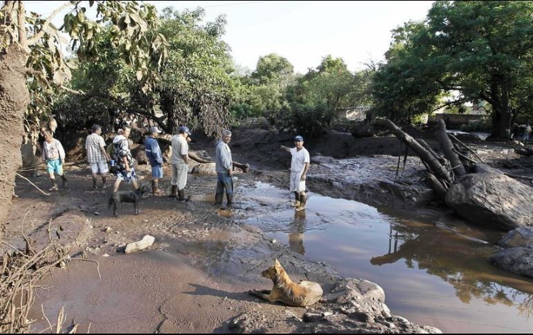 Diversas corporaciones de auxilio se trasladan al lugar para el rescate de las víctimas y la atención de heridos. EL INFORMADOR / ARCHIVO