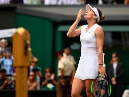 La ex número uno del mundo necesitó una hora y 13 minutos para imponerse a la octava cabeza de serie por 6-1 y 6-3 en la pista central del All England Club londinense. AFP / D. Leal-Olivas