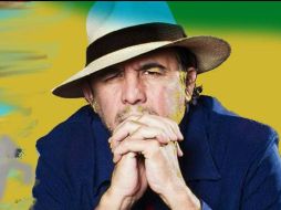 La presentación del libro se llevó a cabo en el Salón Covadonga; en la mesa lo acompañaron sus amigos la conductora Marta H., el cineasta Kyzza Terrazas y el escritor Rafael Pérez Gay. TWITTER / @GFadanelli