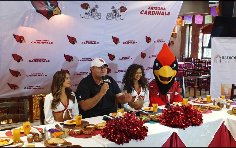 El mexicano Rolando Cantú, quien jugara para el equipo en 2005 y 2006, estuvo en la presentación del evento, así como porristas oficiales y ''Big Red'', la mascota oficial. EL INFORMADOR / F. Romero