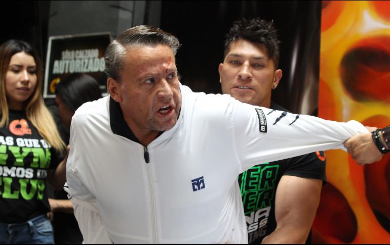 Adame fue agredido por Trejo con una botella de agua y que le abrió la entreceja. EFE / M. Guzmán