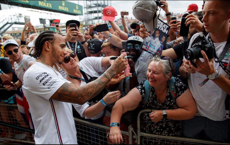 Lewis Hamilton sabe ahora que además de Ferrari los Red Bull dan pelea. EFE/V. Xhemaj