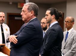 El juez que lleva el caso del actor (cuarto de izquierda a derecha en la imagen) citó a los abogados defensores el 22 de agosto. AP/P. Portal