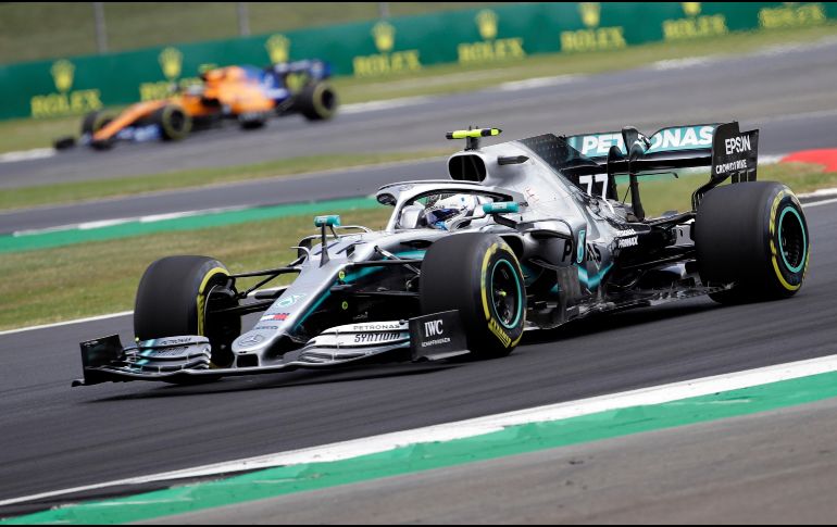 El finlanadés terminó en el primer lugar apenas 0.069 milésimas por delante de su coequipero británico Lewis Hamilton. AP / L. Bruno