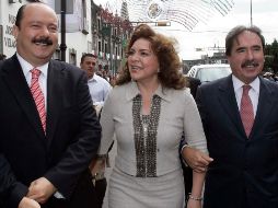 César Duarte (a la izquierda, acompañado por Ivonne Ortega Pacheco y Emilio Gamboa) se mantiene prófugo de la justicia mexicana. NTX/ARCHIVO
