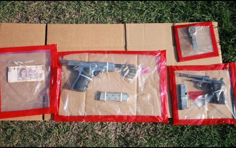 Ambos detenidos estaban armados y además del reloj llevaban consigo 10 mil pesos en efectivo. ZAPOPAN/PoliciadeZapopan