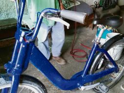 Las zonas en rojo que no fueron cubiertas por la pintura nueva son sólo una evidencia más del origen del vehículo. EL INFORMADOR/G. Esparza