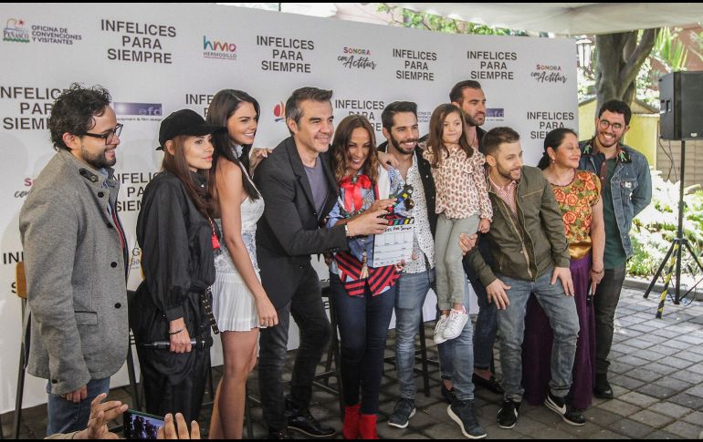 Elenco de “Infelices para siempre”. NOTIMEX/G. Durán