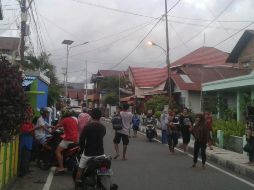 Medios locales detallaron que mucha gente huyó a tierras altas por temor a que surgiera un tsunami.