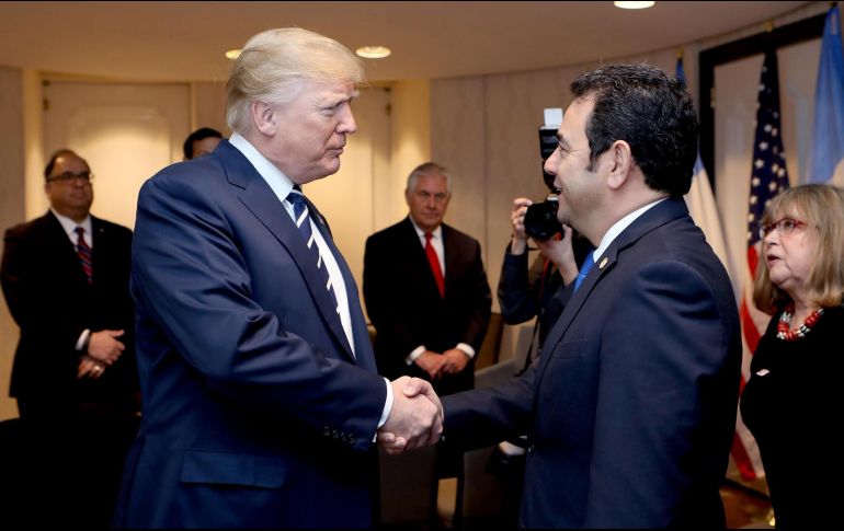 Los mandatarios Jimmy Morales y Donald Trump discutirán temas de migración y seguridad. EFE / ARCHIVO
