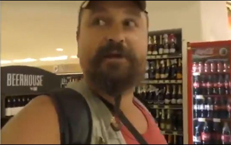 El 19 de mayo de 2017, habitantes de la Supermanzana 70 se concentraron afuera del domicilio de Aleksei, en protesta por las actitudes discriminatorias que profería en contra de la población local. YouTube / Fan AlexTime