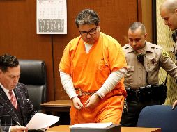 Naasón Joaquín García aparece ante la Corte este lunes, en Los Ángeles, junto a su abogado Ken Rosenfeld (i). EFE/. Seib