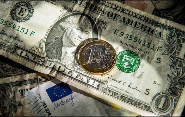 Para este día, se prevé que el tipo de cambio cotice entre 18.95 y 19.10 pesos por dólar. AFP / ARCHIVO