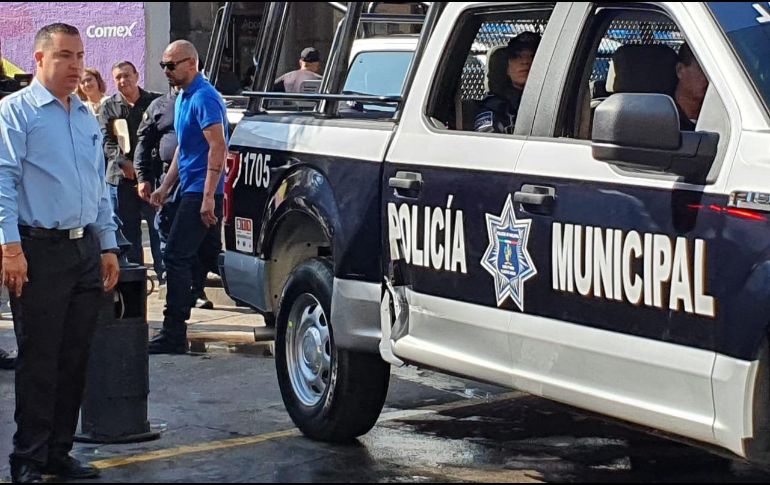 La unidad, aún con el golpe en la puerta trasera, también se sumó al recorrido de las patrullas, como si nada hubiera ocurrido. EL INFORMADOR/ R. Bobadilla