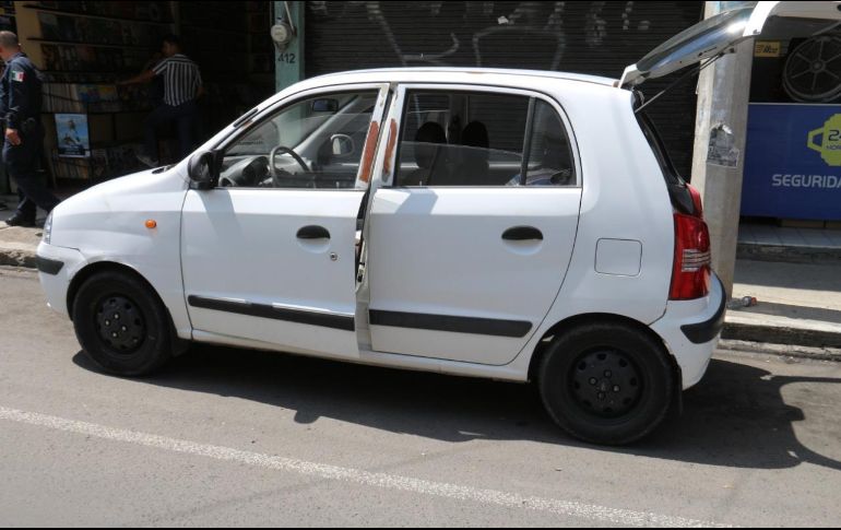 Los oficiales detuvieron a la persona, que entregaron al Ministerio Público. ESPECIAL / Policía de Guadalajara