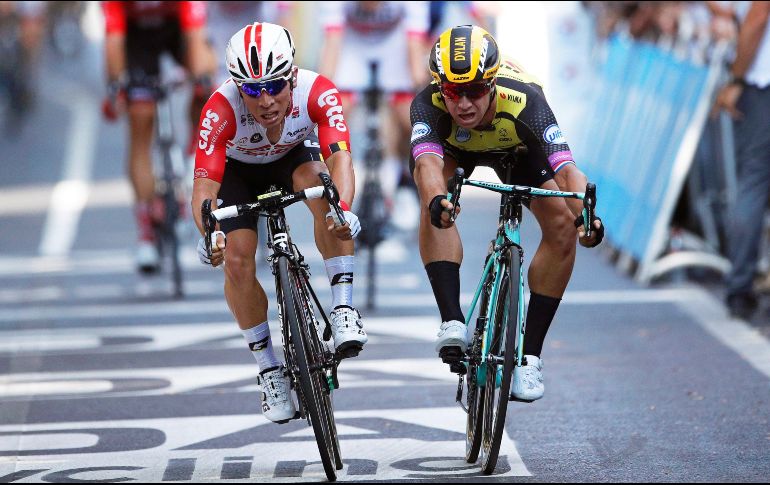 La 'foto finish' decidió el vencedor del día (I), tras un pulso final muy igualado. EFE / G. Horcajuelo