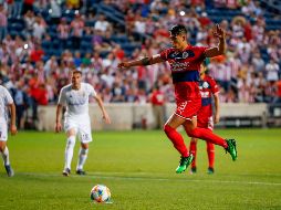 El ''9'' de Chivas falló el martes un tiro penal ante la Fiorentina en el International Champions Cup. AFP / K. Krzaczynski