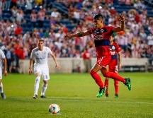 El ''9'' de Chivas falló el martes un tiro penal ante la Fiorentina en el International Champions Cup. AFP / K. Krzaczynski