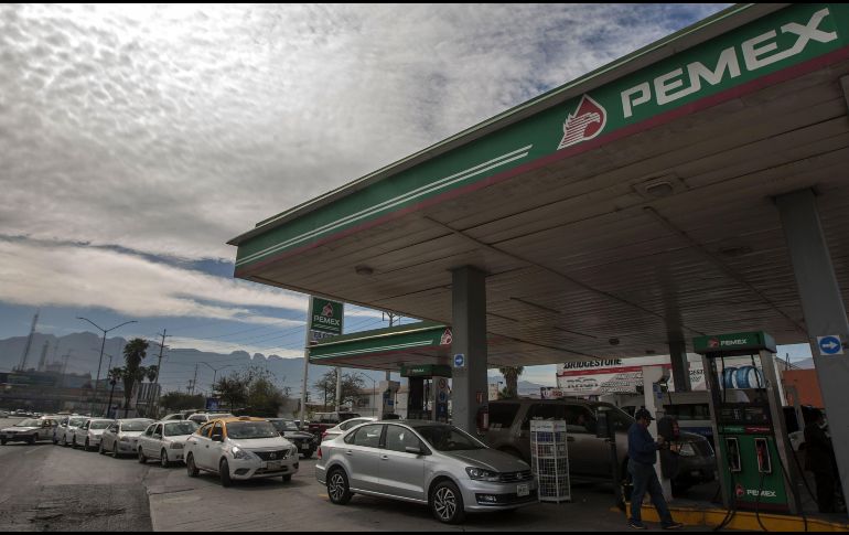 Advierten que tal vez los apoyos para la petrolera no sean suficientes para resolver el problema a fondo. AFP/ARCHIVO