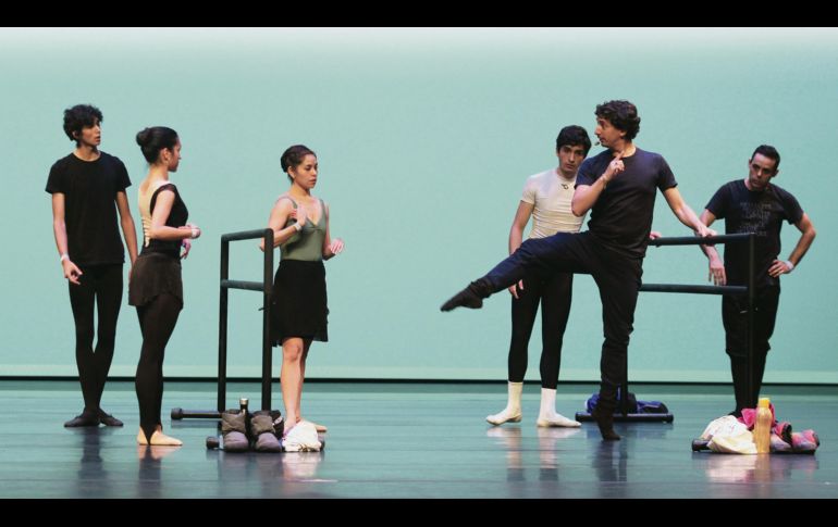 La clase magistral impartida por Emmanuel Thibault contó con la participación de 11 bailarines. EL INFORMADOR / E. Barrera