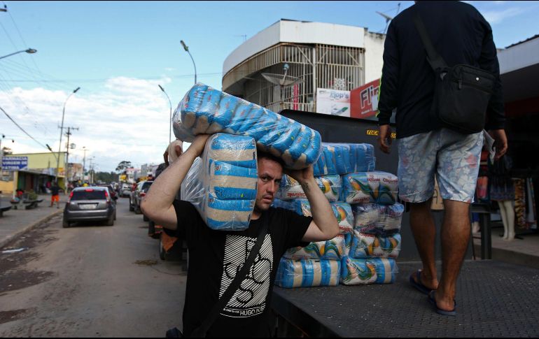 Las despensas —de mala calidad— eran revendidas en Venezuela con precios hasta 112% más caros. EFE/Archivo