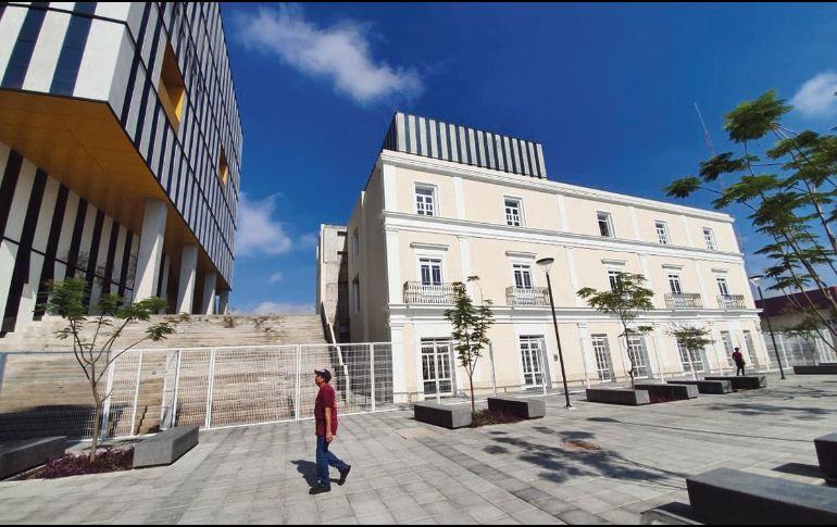 Las vallas dan seguridad al inmueble en proceso de restauración y a los peatones que transitan por el lugar. EL INFORMADOR/S. Rodríguez