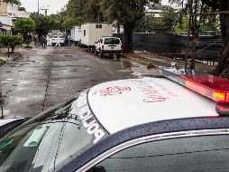 Personal de la Fiscalía del Estado llegó para iniciar con las investigaciones y poder averiguar quiénes fueron los homicidas y las causas de este hecho.  EL INFORMADOR/ ARCHIVO