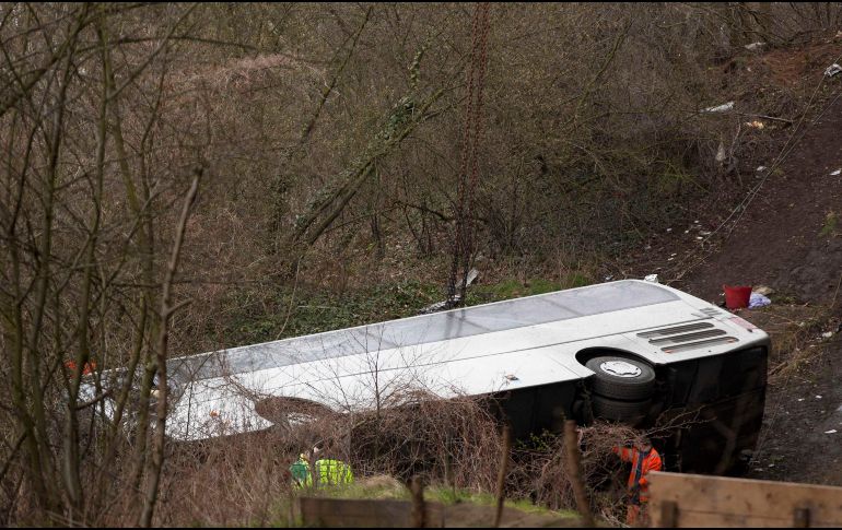 Entre las hipótesis que se manejan sobre las causas del accidente están que el vehículo transitaba con exceso de velocidad o que el conductor se durmió mientras manejaba. AP/ARCHIVO