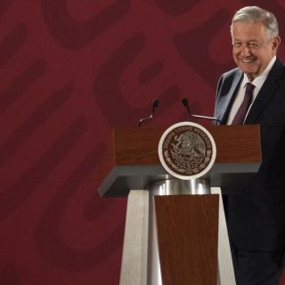 Un ex presidente debe impuestos, señala López Obrador