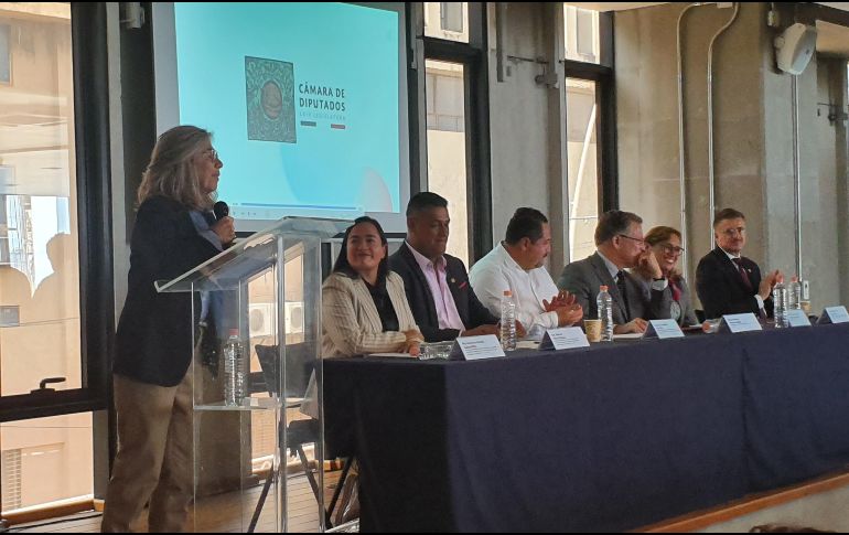 Durante su presencia en el Foro Regional, De la Peza aseguró que no hay reducciones en becas ni recortes en la investigación. EL INFORMADOR / A. Gallegos