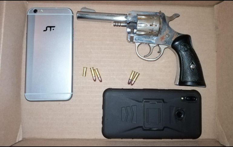 En dichas calles, la mujer se aproximó a los uniformados para señalar a un sujeto que le había robado sus celulares. Ante esto, policías fueron tras él y lo aseguraron. ESPECIAL/ Policía de Guadalajara