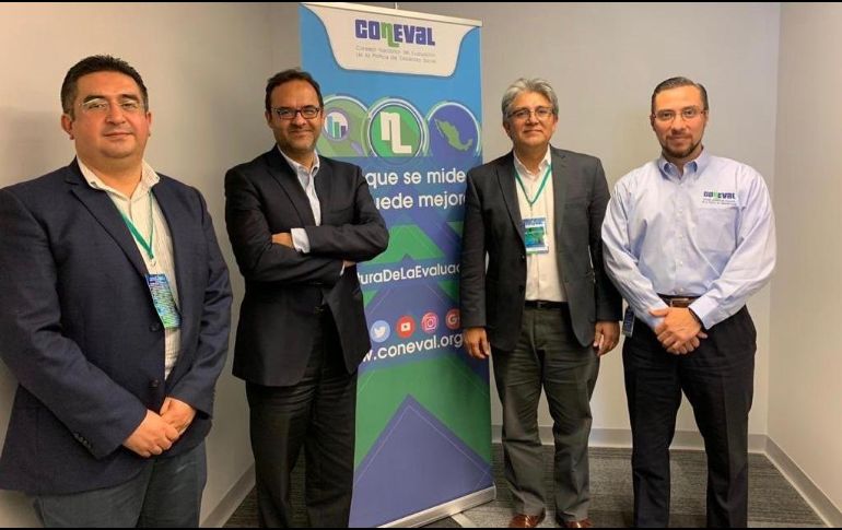 Gonzalo Hernández Licona (2i), secretario Ejecutivo de Coneval, confirma que la institución continuará con sus labores. TWITTER/@GHLicona