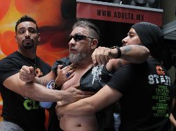 Hace unos días, Carlos Trejo le ocasionó un corte en el rostro a Alfredo Adame al lanzarle una botella de plástico durante una conferencia de prensa. EFE/ARCHIVO