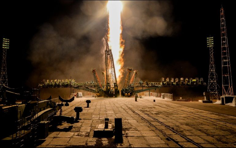 Tras dar cuatro vueltas alrededor de la Tierra, el ruso Alexandr Skvortsov, el estadounidense Andrew R. Morgan y el italiano Luca Parmitano arribaron a la Estación. AFP/J. Kowsky